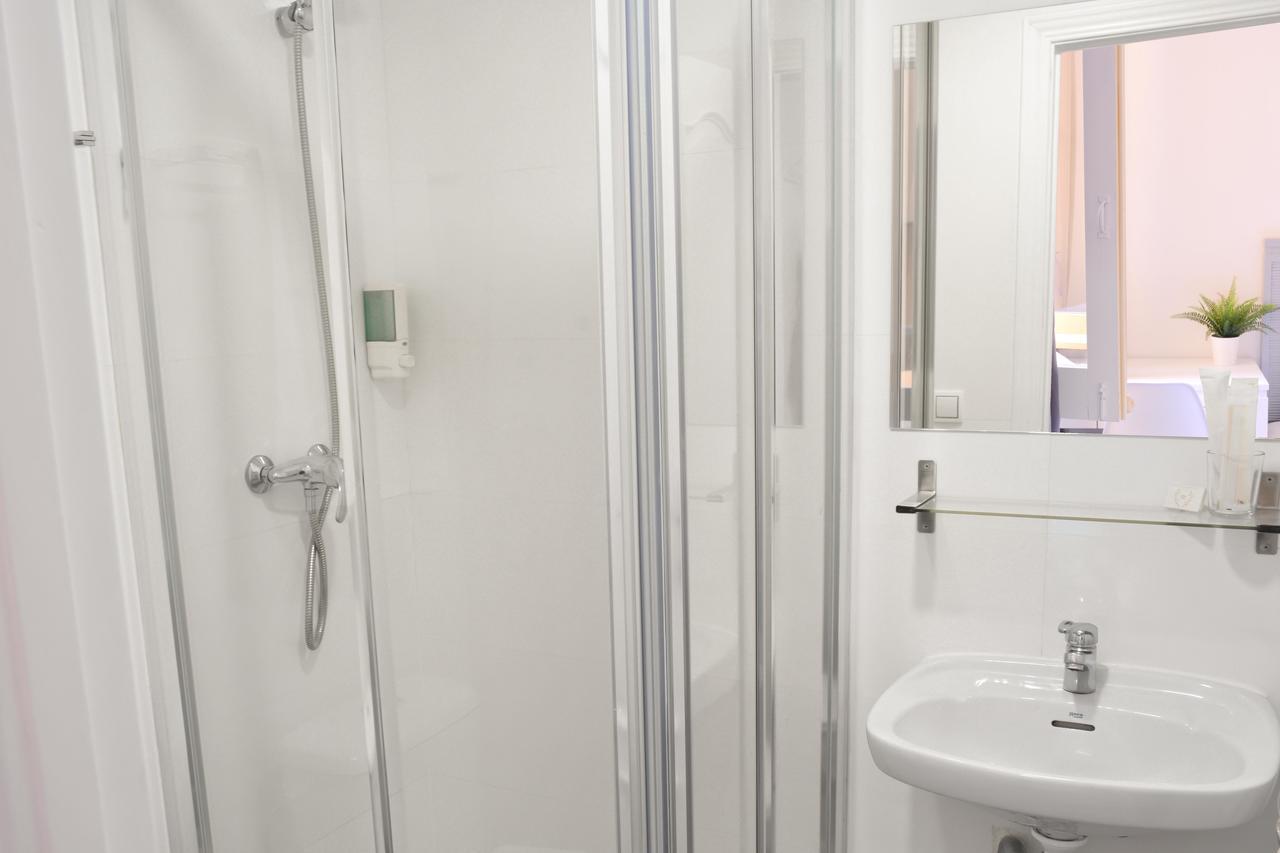 Hostal Guestped Madrid Dış mekan fotoğraf